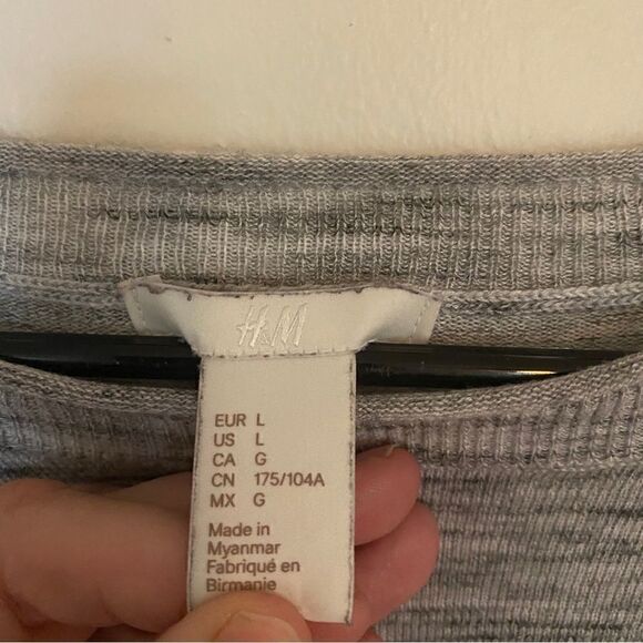 H&M long sleeve large high low hem gray crew neck blouse - Picture 5 of 5